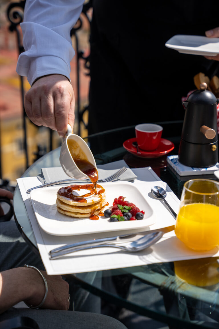 Breakfast with a view - Image 3